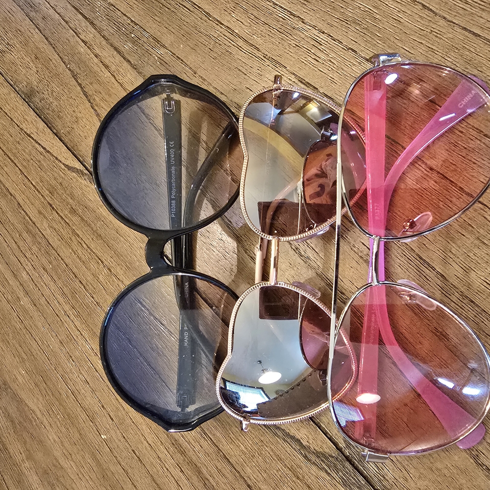 Stylish Black and Pink Sunglasses Set